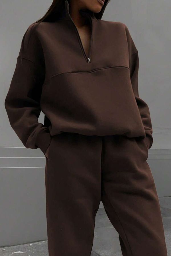 Athleisure at its Finest: Blended Two-Piece Tracksuit